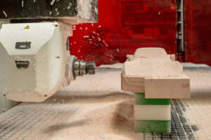 CNC 5 trục được sử dụng phổ biến trong các xưởng gỗ